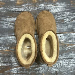 UGG Chestnut Classic Mini Boot